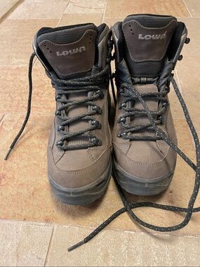 Lowa Renegade women’s  brown Hiking Boots